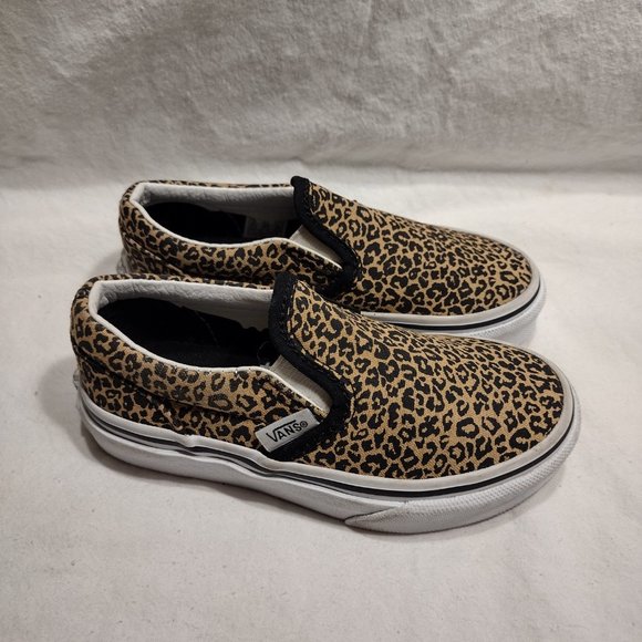 🌎 Vans || Classic Slip-On Sneaker - Picture 3 of 8